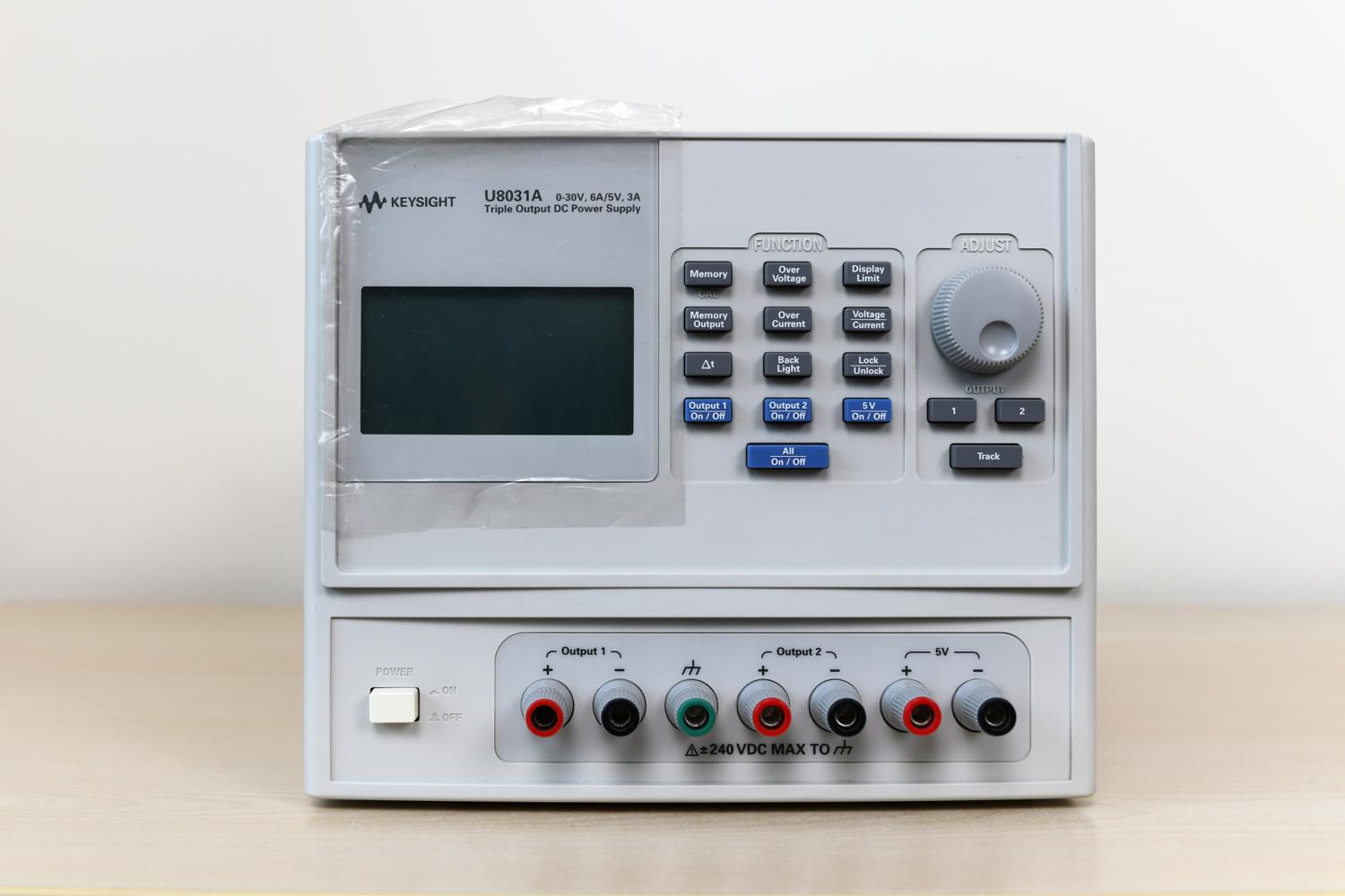 Источник питания Keysight U8031A